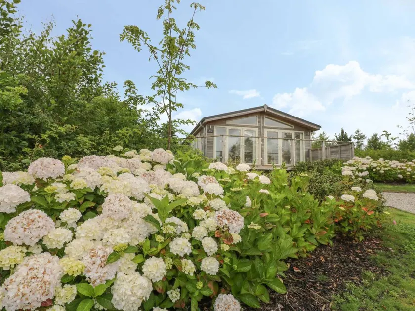Child-friendly beautiful cottage with jacuzzi & garden | Pets are welcome - Image 1