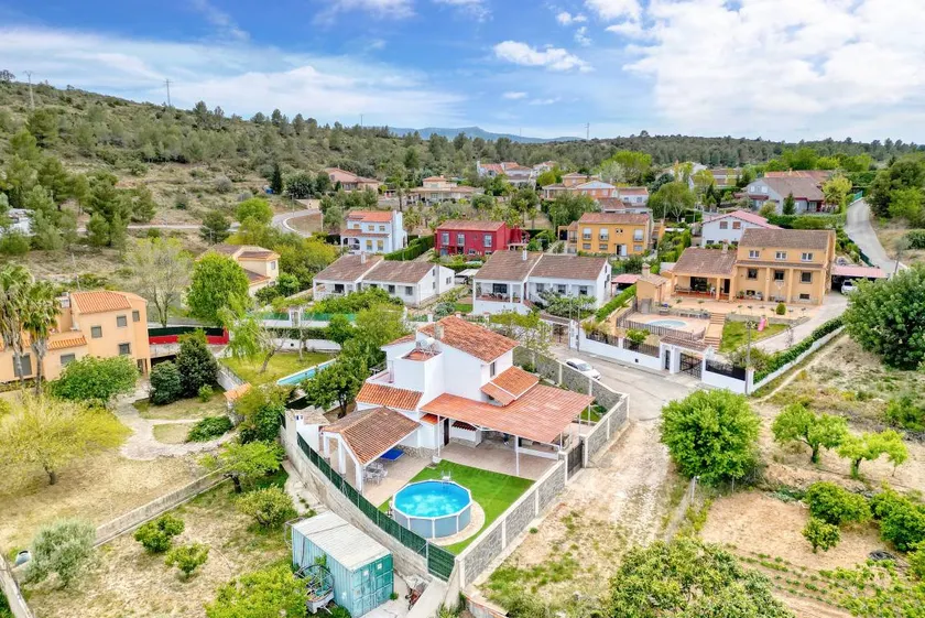 Holiday apartment with pool, terrace & barbecue | Mountain view - Image 1
