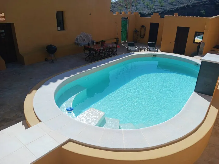House with garden, barbeque & pool | Beach view - Image 1