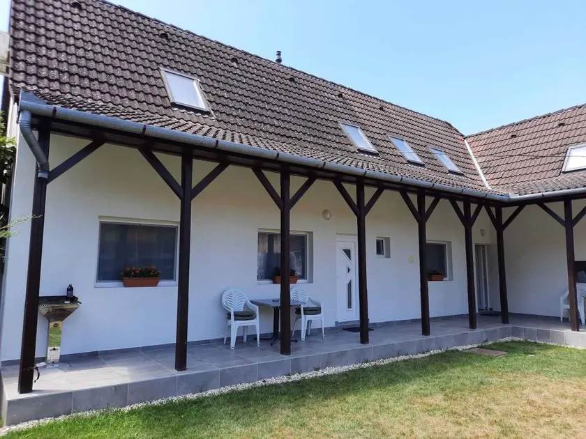Appartement avec terrasse, jardin et barbecue - Image 1