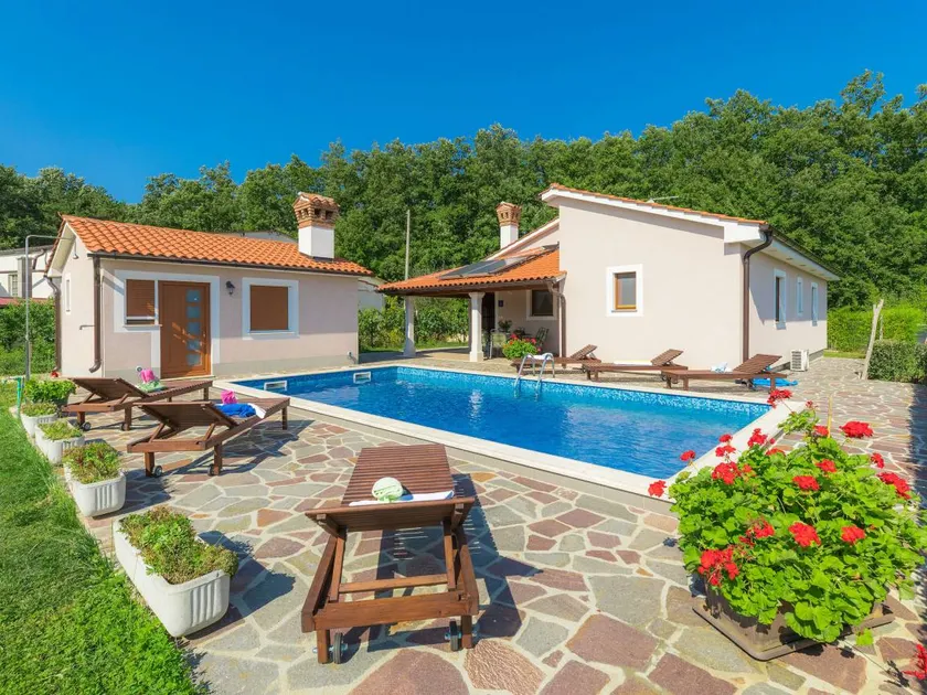Fully equipped wonderful house with garden, private pool & terrace | Pet-friendly - Image 1