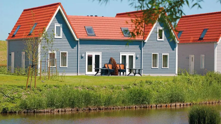 Family-oriented villa with garden | Next to the beach - Image 1