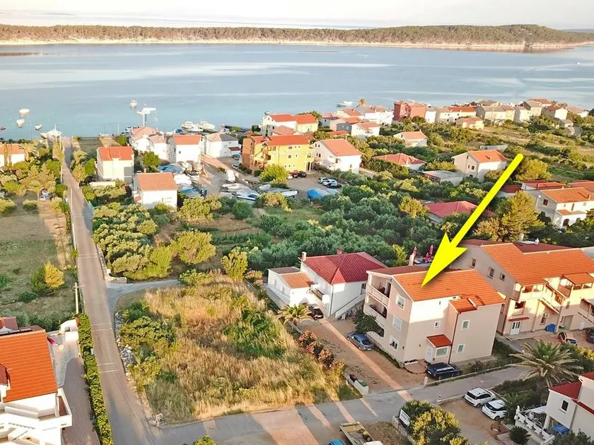 Apartment with garden - Image 1