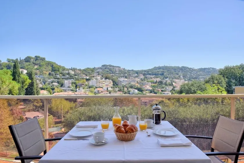 Gradevole appartamento totalmente attrezzato con terrazza | Vista sulla montagna | Perfetto per il lavoro da remoto - Image 1