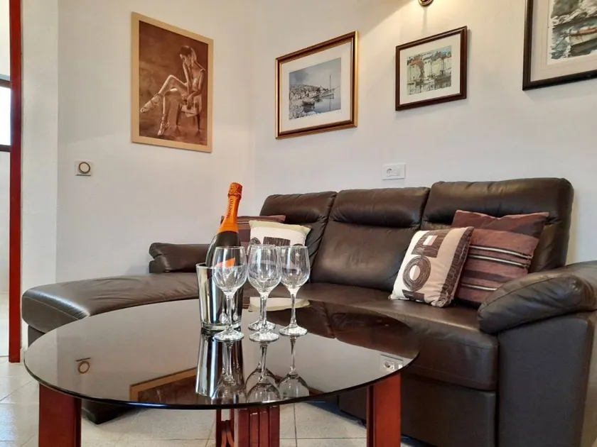 Fully equipped flat with BBQ & garden | Beach nearby - Image 1