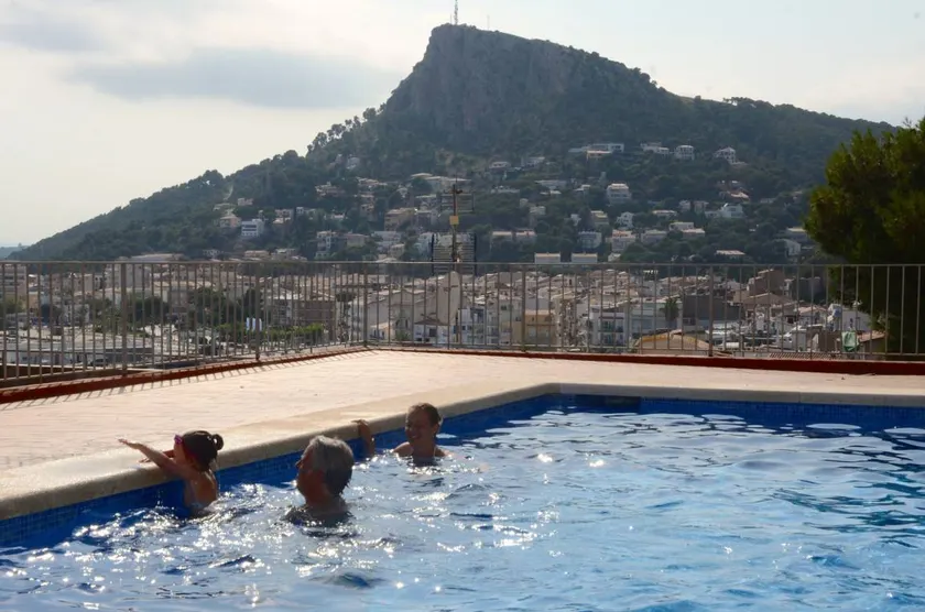 Appartement de vacances avec piscine et terrasse - Image 1