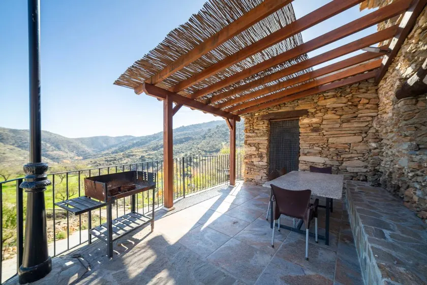House with terrace, pool & fast internet | Garden view - Image 1