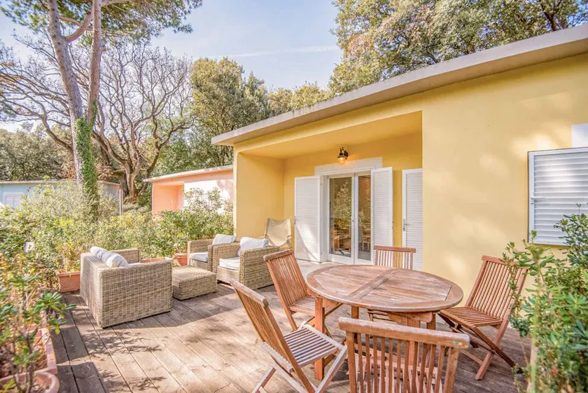 Villa avec piscine, jardin et terrasse - Image 1