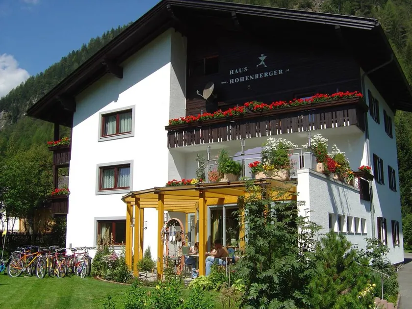 Family-friendly nice flat with garden, terrace & barbecue | Good for workation - Image 1