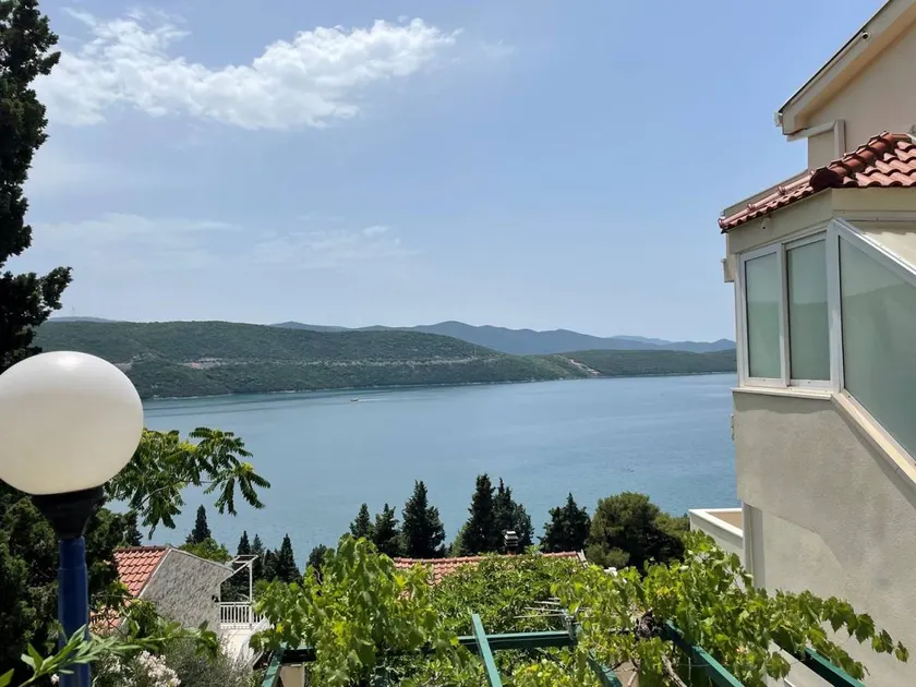 House with terrace, BBQ & garden | Sea view - Image 1