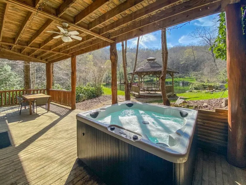 2 Cabins on Private Pond Sleeps 30 Sauna Hot Tub - Image 1