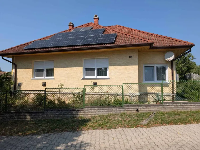 Apartment with garden, terrace & barbecue - Image 1