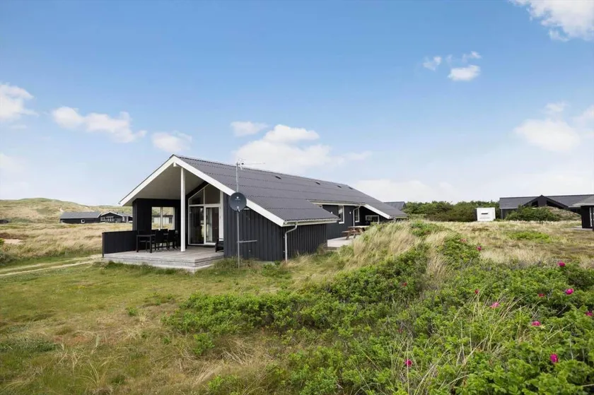 Fully equipped holiday home with terrace, barbeque & sauna | Beach nearby - Image 1
