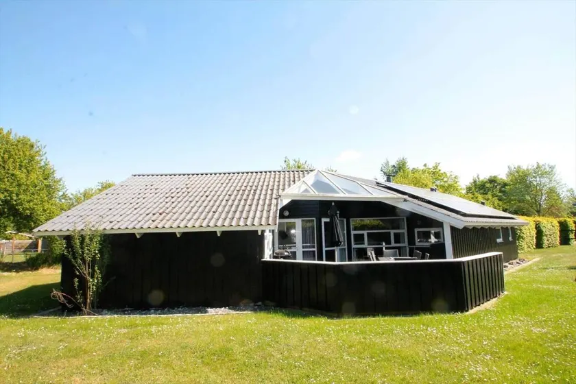 Children-friendly holiday home with sauna, barbecue & terrace | Dogs allowed - Image 1