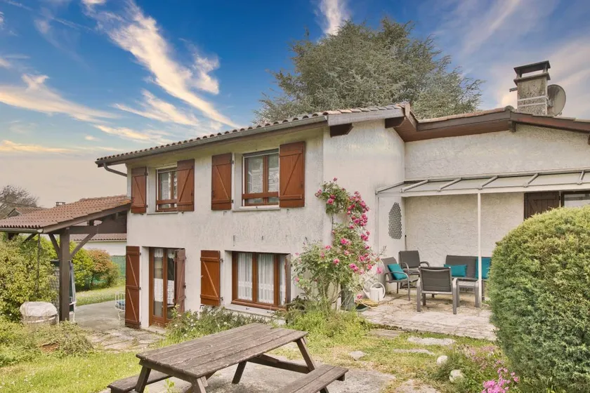 House with terrace, barbecue & garden - Image 1