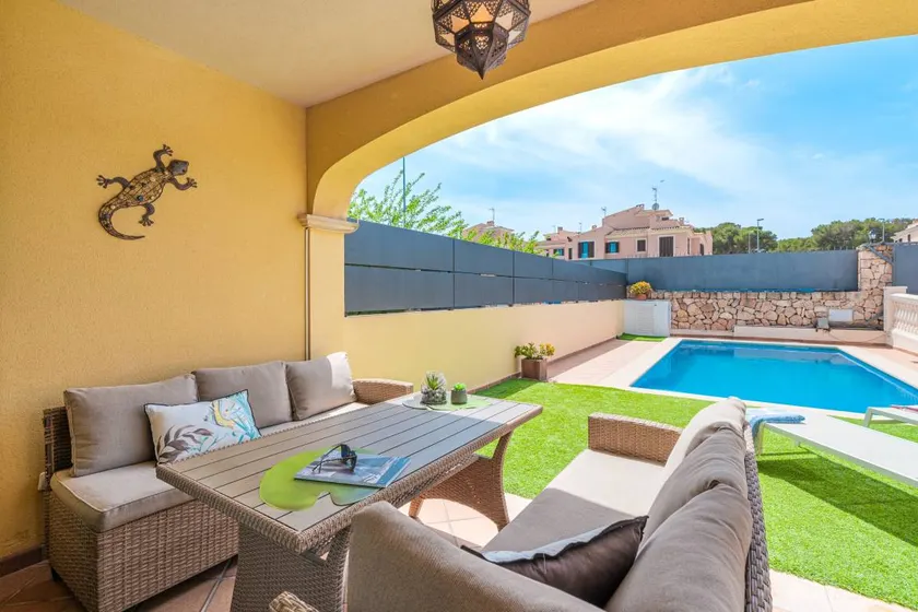 Villa with garden, terrace & private pool - Image 1
