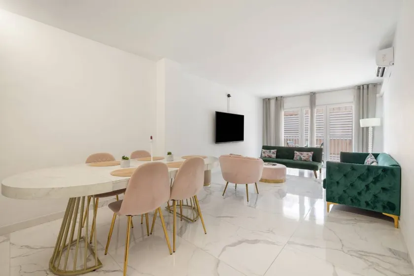 Spectacular Apartment Just 200m from the Sea - Image 1