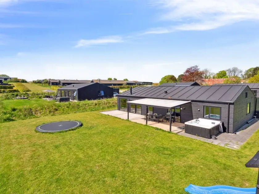 Children-friendly spacious house with sauna, BBQ & hot tub | Sea view | Close to the beach | Pets are welcome - Image 1