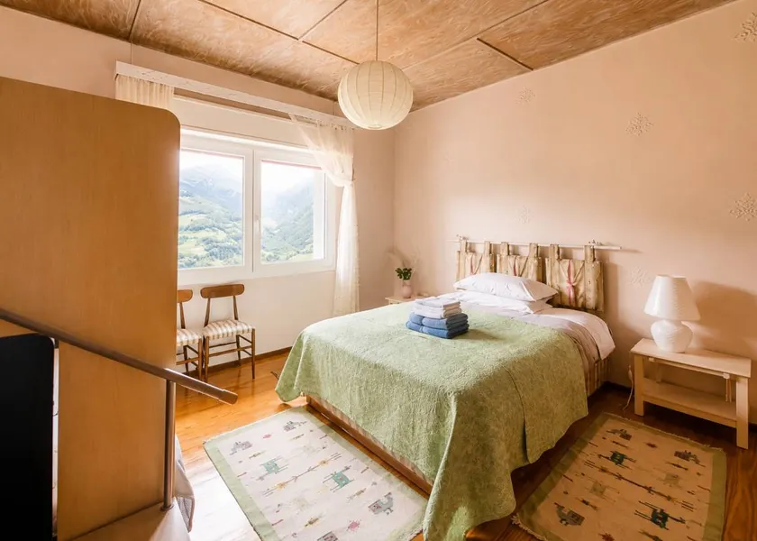 Encantadora casa vacacional apropiada para familias con jacuzzi, barbacoa y jardín | Vistas al jardín - Image 1