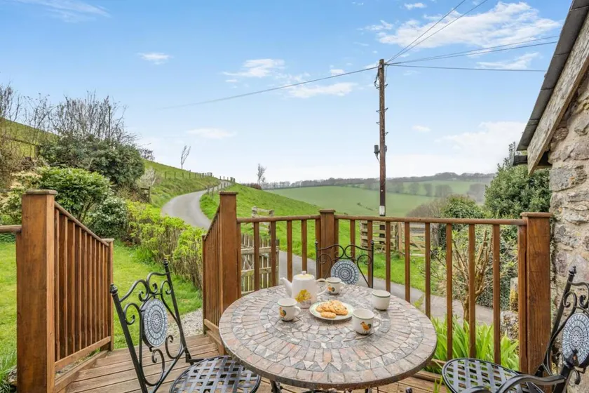 Cottage with garden - Image 1