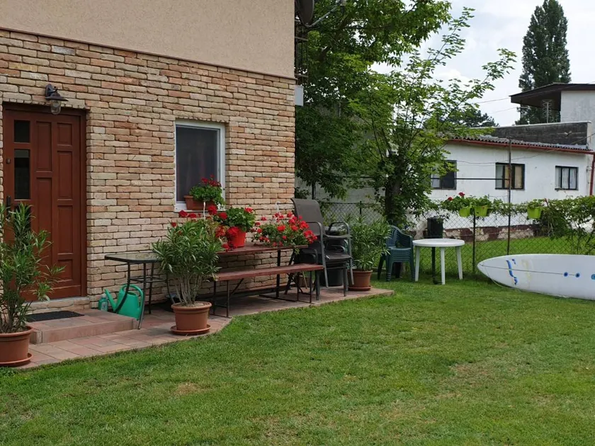 Erdgeschosswohnung mit Terrasse für sechs Personen - Image 1