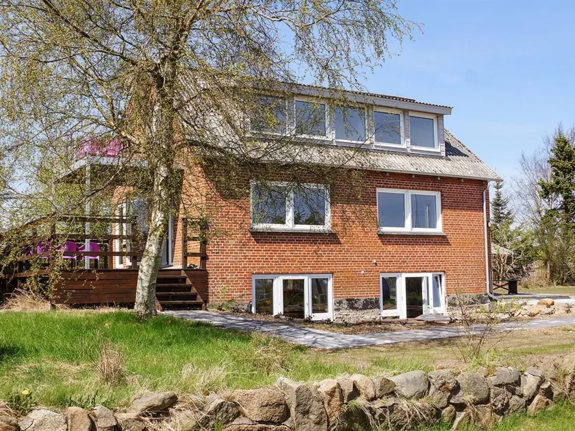 Family-friendly holiday home with terrace | Pet-friendly - Image 1