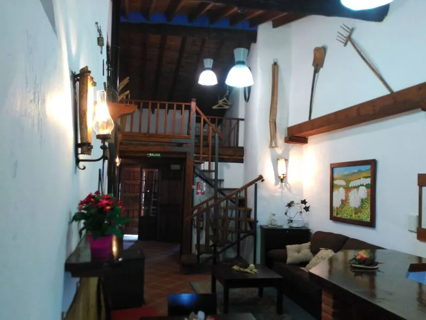 Dedicated room with pool - Image 1