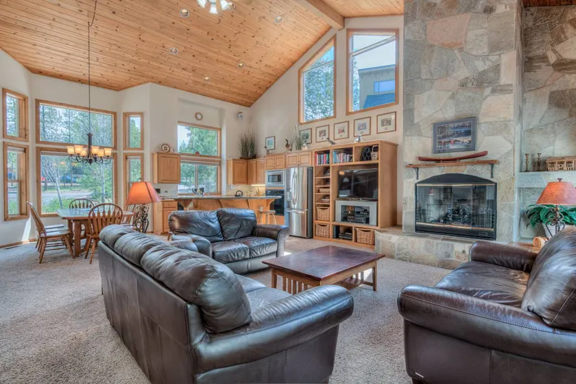 Family-friendly wonderful house with fast internet, pool & hot tub | Mountain view - Image 1