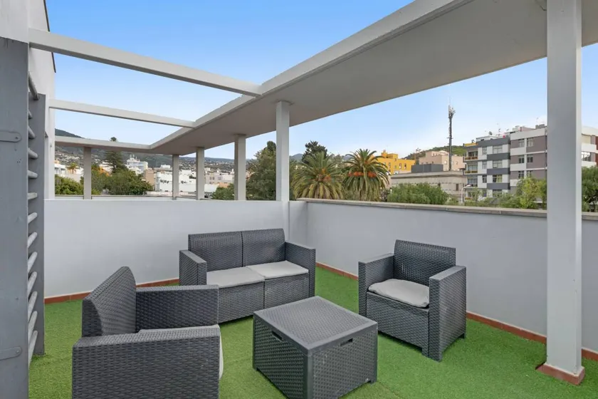 Fully equipped holiday apartment with terrace | City view - Image 1