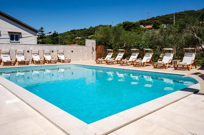 Fully equipped nice holiday apartment with terrace, barbecue & pool | Garden view | Dogs allowed - Image 1