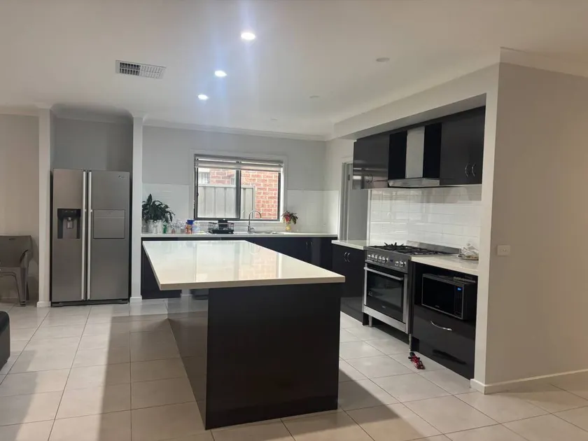 Fully equipped house with garden - Image 1