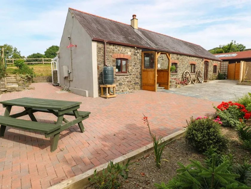 Child-friendly pleasant cottage with garden - Image 1