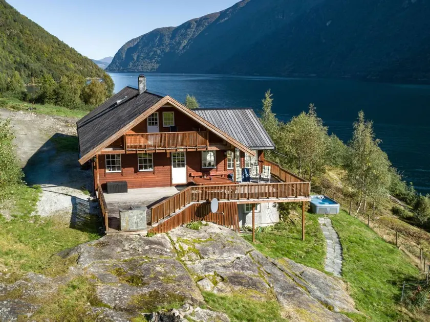 Odin with 4 bedrooms and 2 bathrooms - Image 1