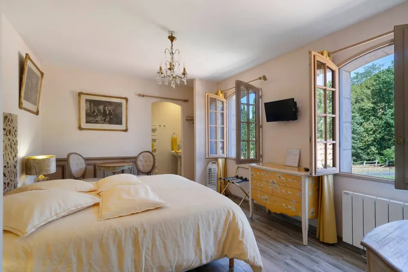 B&B with hot tub, terrace & garden | Garden view | Dogs allowed - Image 1