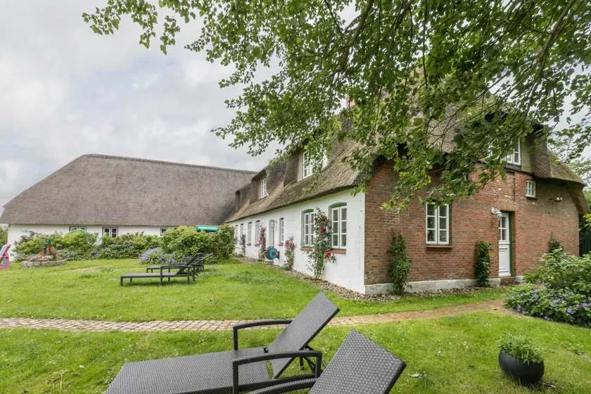 Fully equipped beautiful holiday apartment with terrace, sauna & garden | Garden view | Pets allowed - Image 1