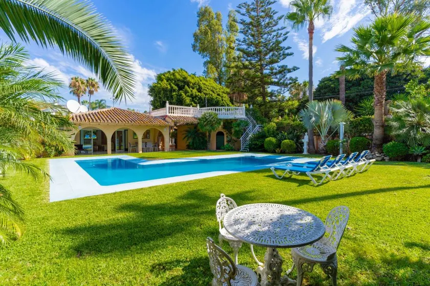 Villa with garden, private pool & terrace | Garden view - Image 1