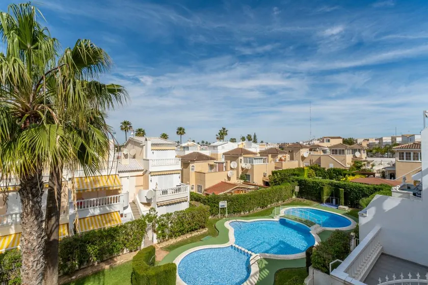 Holiday home with barbeque, terrace & pool - Image 1