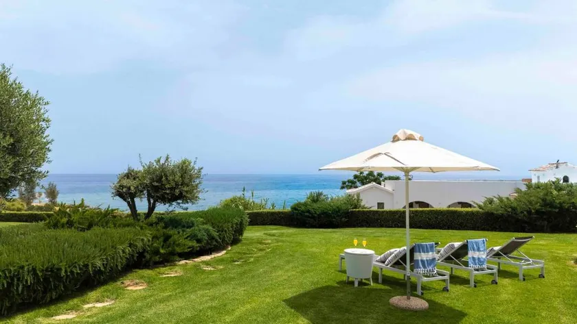 Holiday apartment with private pool, barbecue & terrace - Image 1