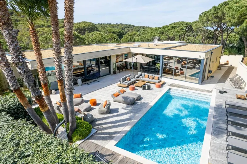 Villa avec terrasse, jacuzzi et jardin - Image 1