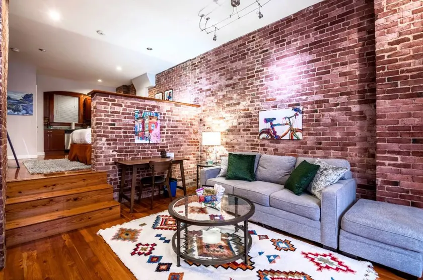Fully equipped nice apartment | Next to Faneuil Hall | Perfect for remote work | Pets are welcome - Image 1