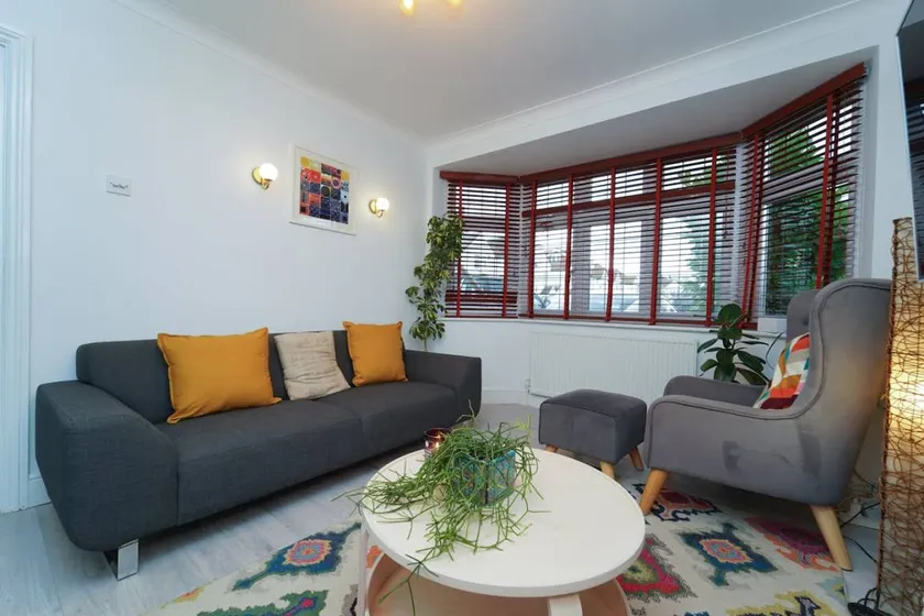 Fantástica casa vacacional totalmente equipada con jardín - Image 1