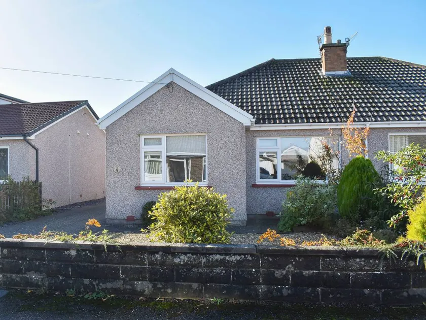Cottage with garden | River view - Image 1
