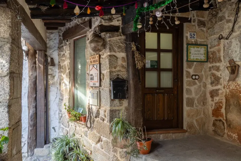 La Casita Del Portal — Sierra de Gredos Retreat with Mountain Views - Image 1