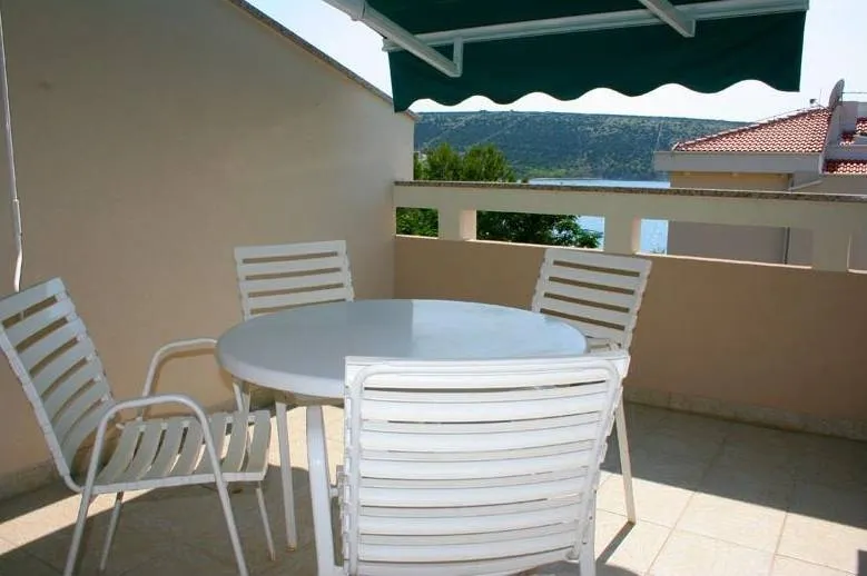 Holiday apartment with barbecue & terrace - Image 1