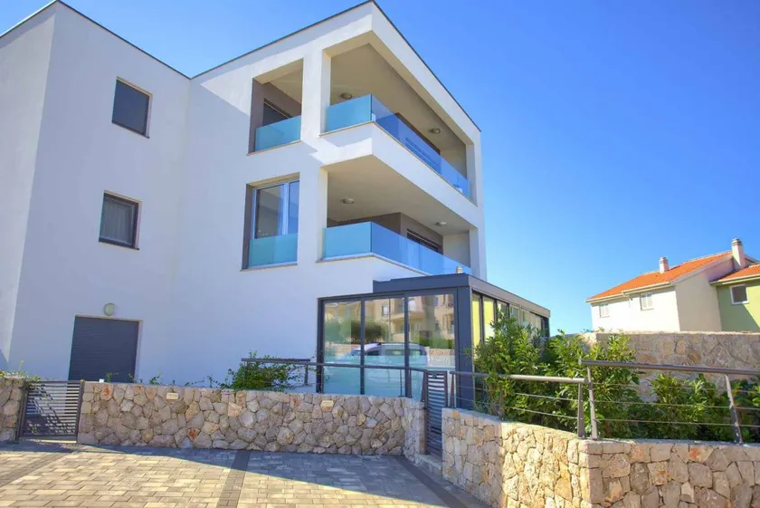 Flat with garden - Image 1