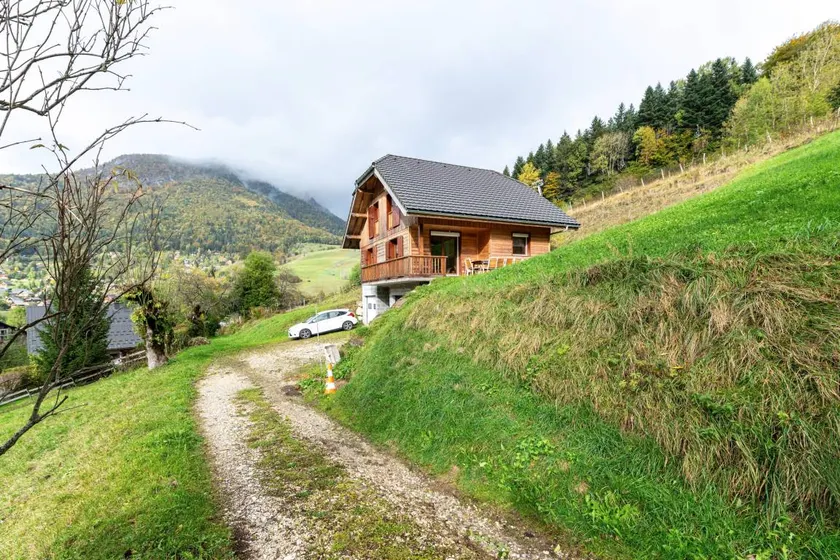 Chalet 'Le Revers' with Mountain View, Private Terrace and Garden - Image 1