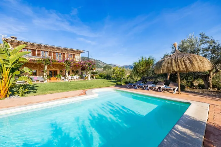 Ferienhaus mit Garten, Terrasse und Pool | Bergblick - Image 1