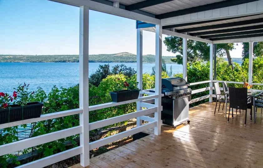 Mobile home with terrace, garden & BBQ - Image 1