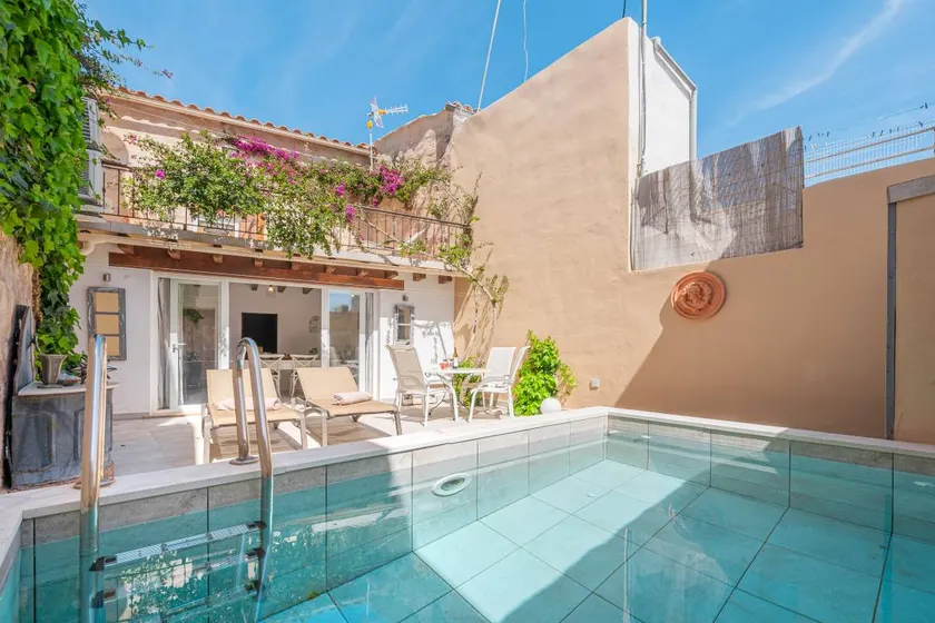 Fully equipped house with terrace, private pool & fast internet | Perfect for remote work | Pets are welcome - Image 1