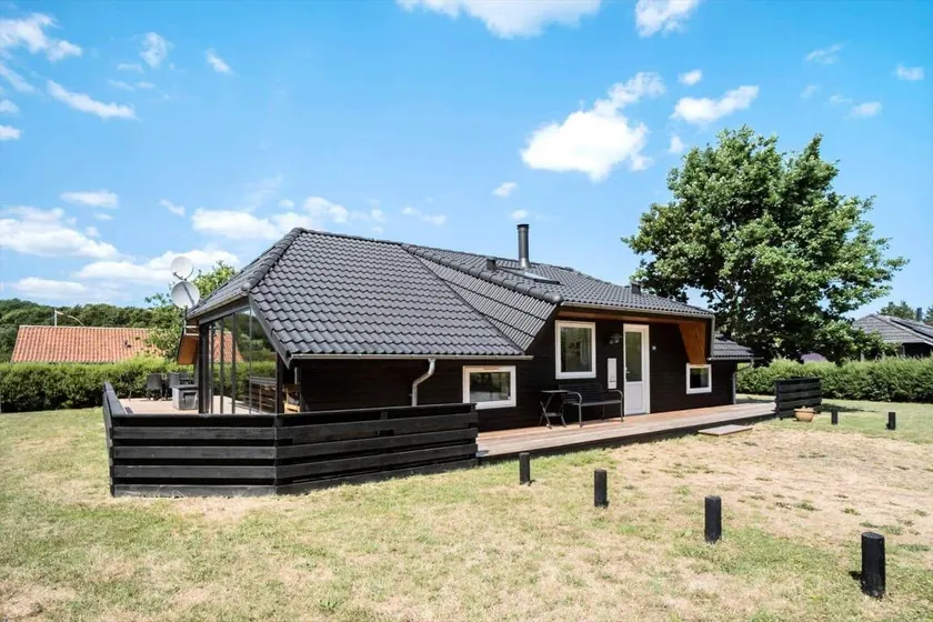 House with pool, terrace & jacuzzi - Image 1